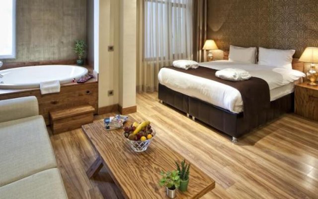 Triada Residence Suites and Apart Hotel