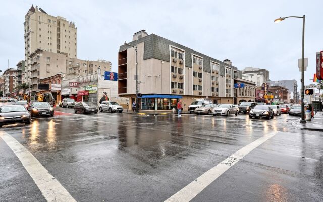 Cathedral Hill Hotel