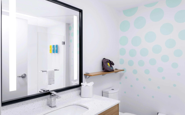 Tru by Hilton Gilbert