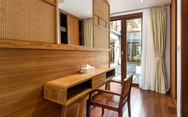 Wonderful Oceanfront 3 Br Villa in Seminyak