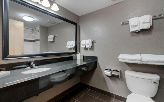 Best Western Plus Eastgate Inn & Suites