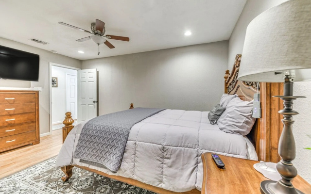 Alto Retreat w/ Wraparound Deck & Game Room!