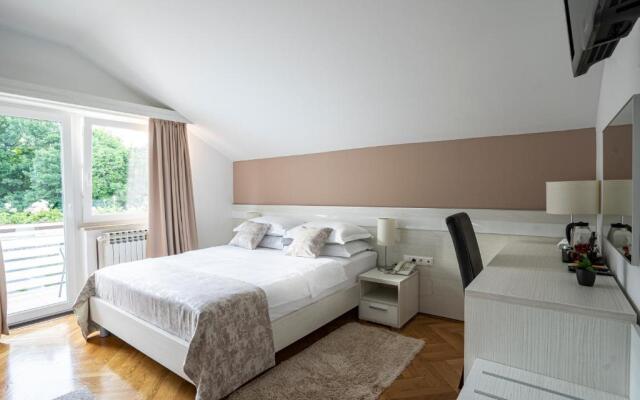 Rooms Degenija Annex