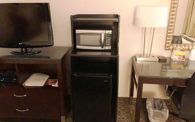 Holiday Inn Westbury - Long Island by IHG
