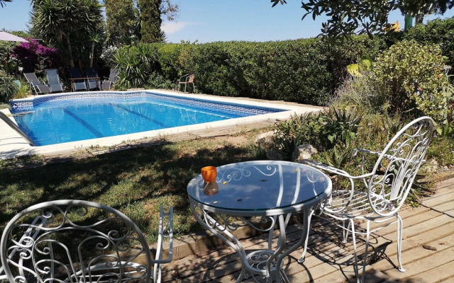 Casa Pintoresca con espacios y piscina