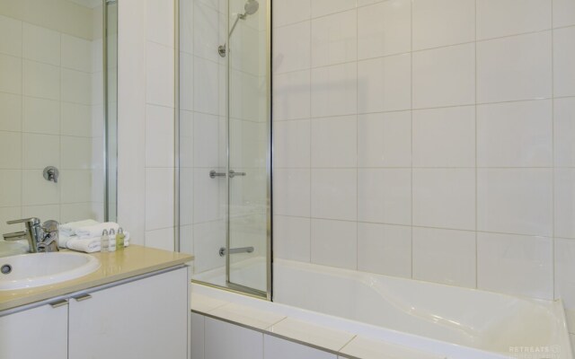 3 Bedroom Condo - Access to Pool Torquay