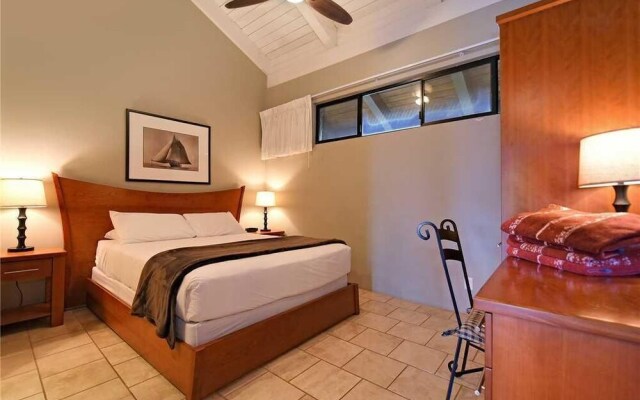 Papakea #C404 - 3 Br condo by RedAwning