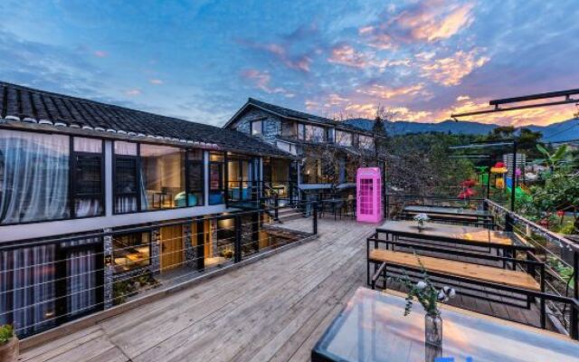 Huasao·1949 Designer Parent-Child Vacation Type Smart Homestay (Nanjing Yunshuiyao Waterwheel Store）
