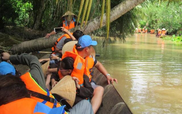 Rooster Mekong Garden & Villas