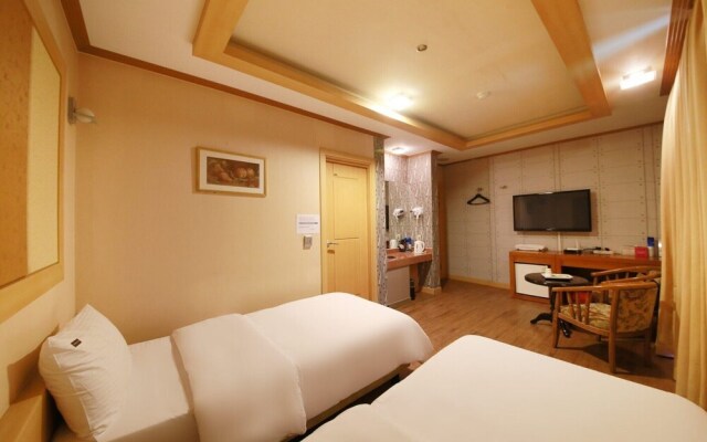 Jes Hot Spring Hotel