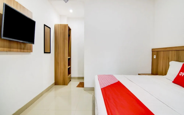 The Shine Residence by OYO Rooms