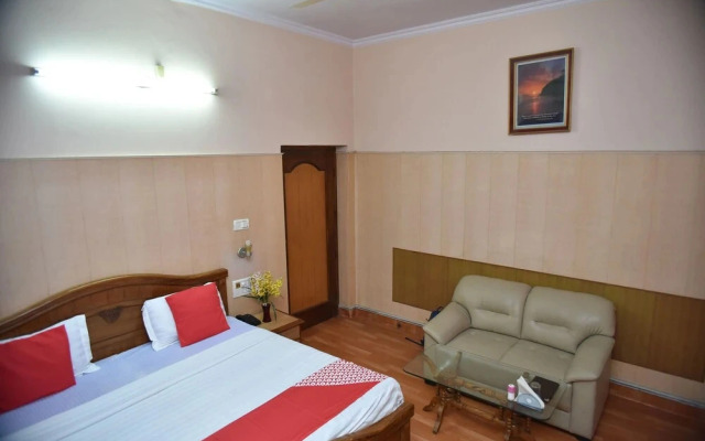Mid City Hotel by OYO Rooms