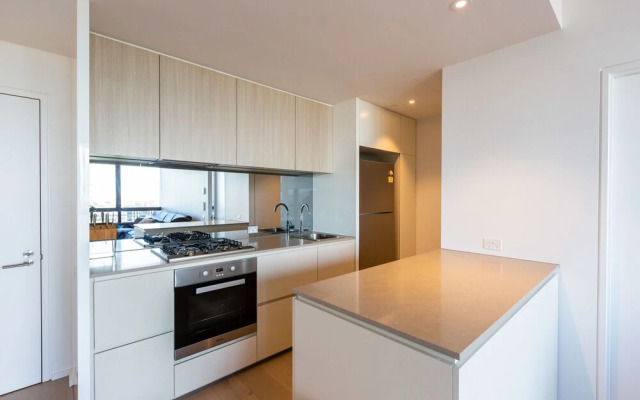 Sabrina, 2BDR Docklands Apartment