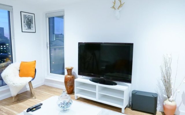 Bright 2BR Apartments Quays