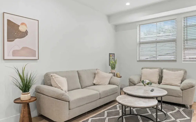 Not Affected by the Fire/modern Spacious Home With Parking & Fully Equipped Kitchen #3