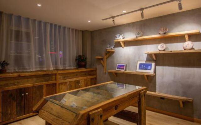 Juntang Hotel (Kunming Railway Station Joy City)