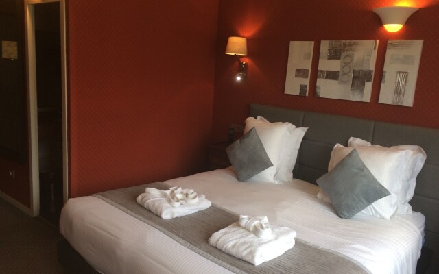 Henry II Hotel