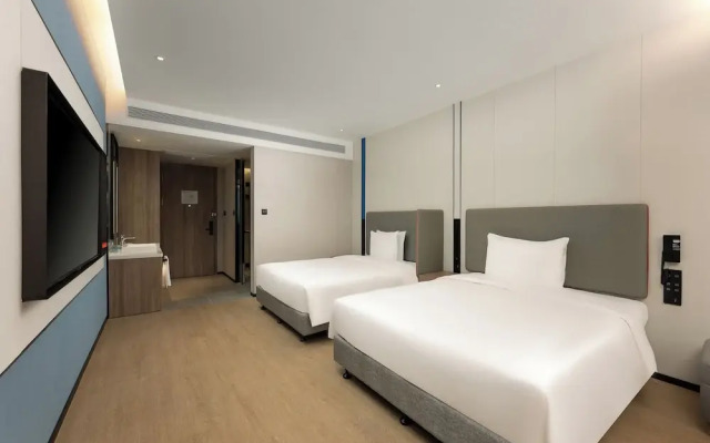 Holiday Inn Express Shanghai Jing'an Temple by IHG