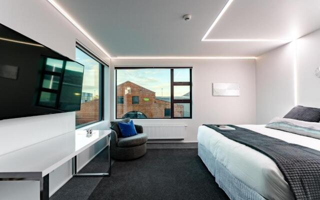 Quarters B2- Luxurious Studio