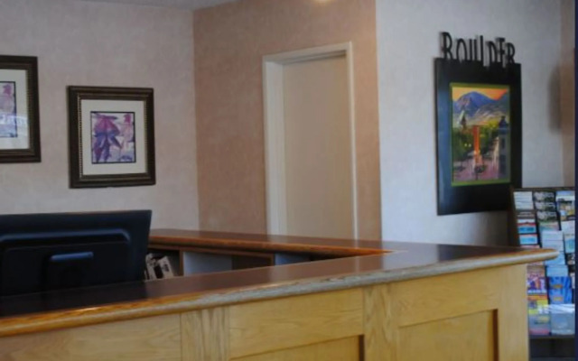 Boulder University Inn