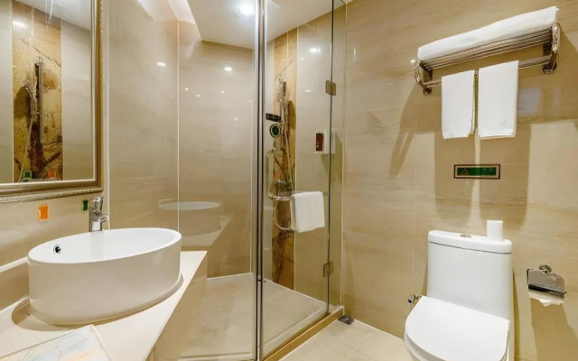 Vienna Hotel (Shenzhen Guanlan Changhu Metro Station) )