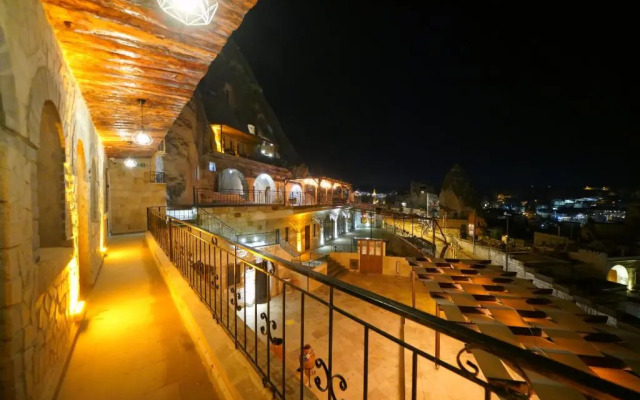 Elite Cave Suites