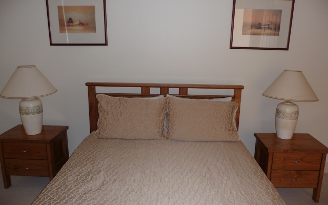 City Escape 3BD in Adelaides East End 5 – Guest Rooms – Adelaide