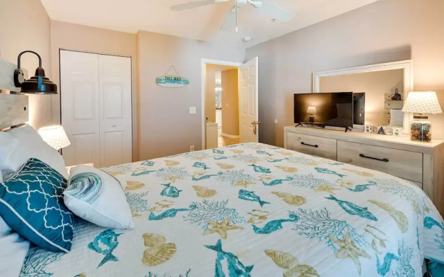 River Oaks Fairways Three-bedroom Apartment 10-B