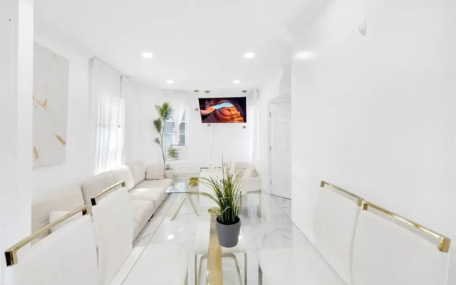 Luxury 5 BR Home Free Parking