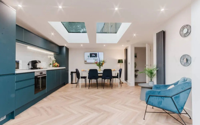 Luxury Seaside Home Parking Sleeps 8 by Adliv