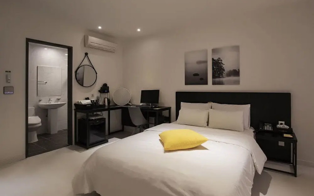 Yellow 8 Hotel