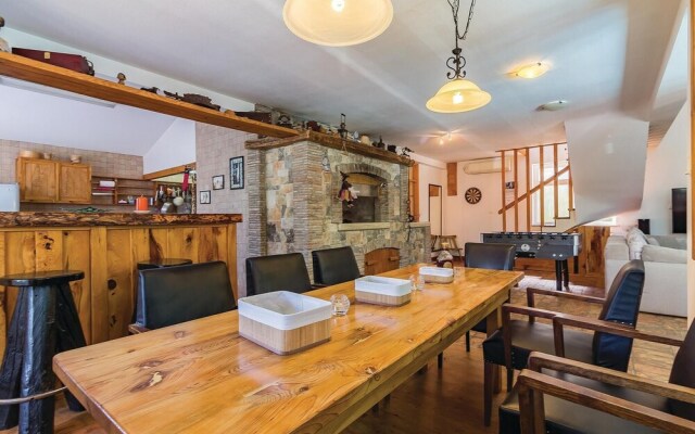 Amazing Home in Liznjan With Sauna, Wifi and 3 Bedrooms