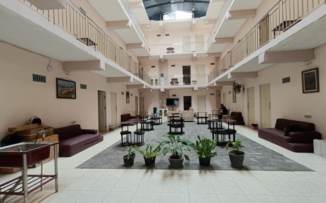 RedDoorz @ Fortune Hotel Jalan Walanda Maramis Manado