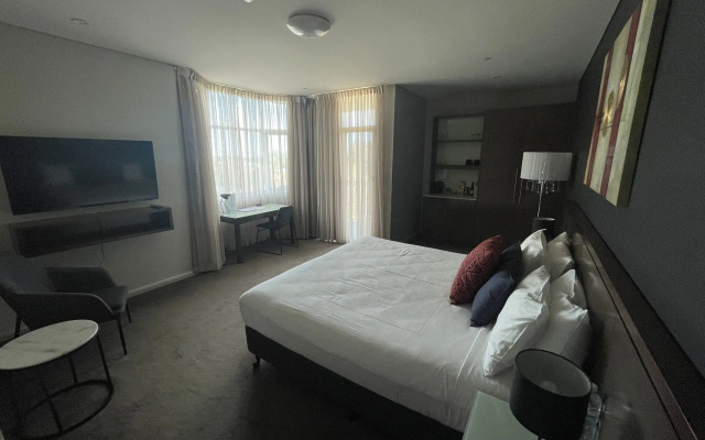 Sfera's Park Suites & Convention Centre