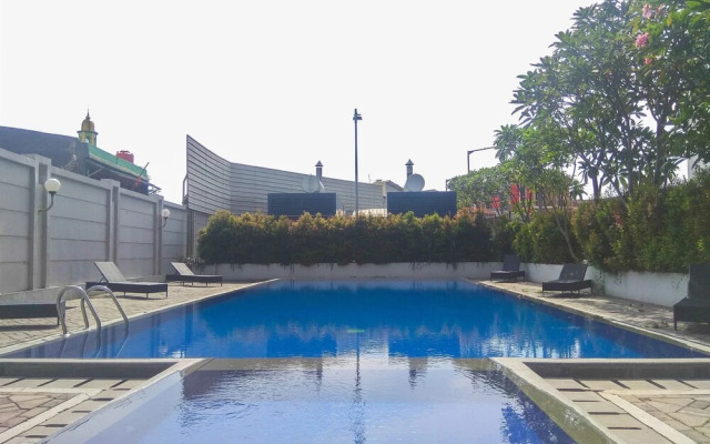 Homey Studio Tifolia Apartment