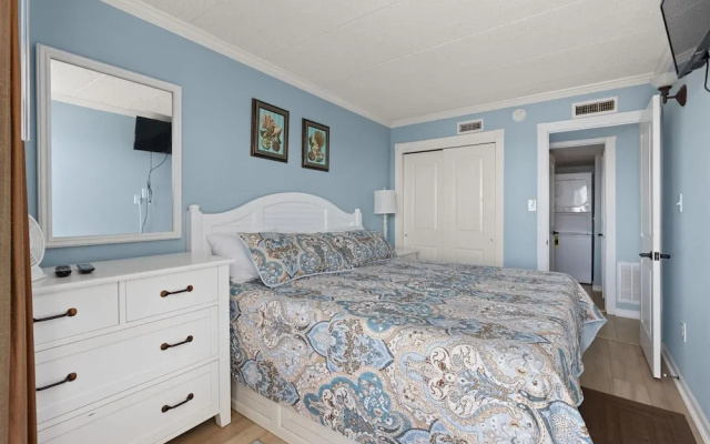 Bimini 105 2 Bedroom Condo by RedAwning