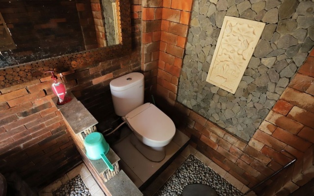 NewAlasKuliner & HomestayWatulumbung – Bathroom – Parangtritis