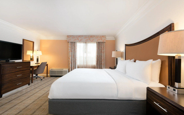 Holiday Inn Fort Lauderdale Airport by IHG