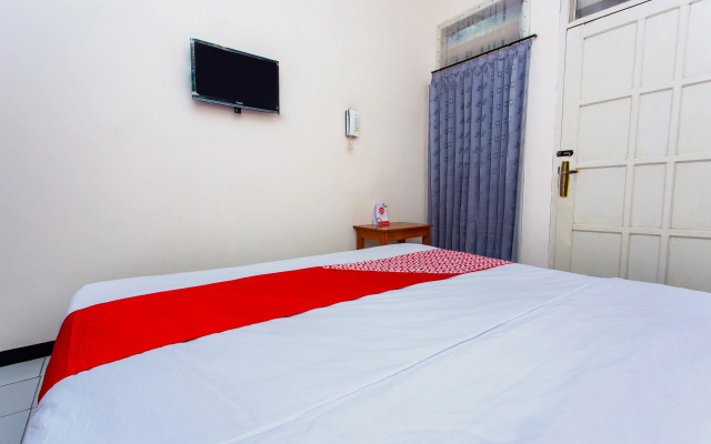 OYO 3042 Griya Karangsalam Indah