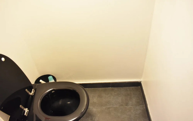 Top Floor 1 Bedroom Apartment Near Gare de Lyon