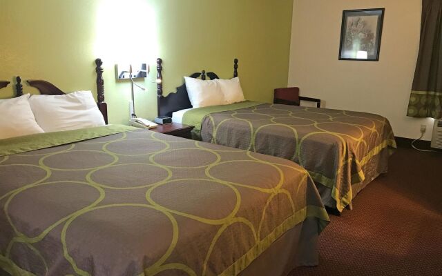 Super 8 by Wyndham Galesburg
