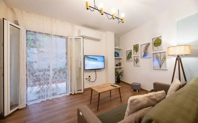 Quiet Apartment With a Garden at Exarcheia