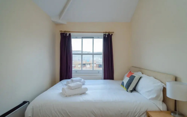 Light and Clean 2bed Flat, Nearby Liverpool Street
