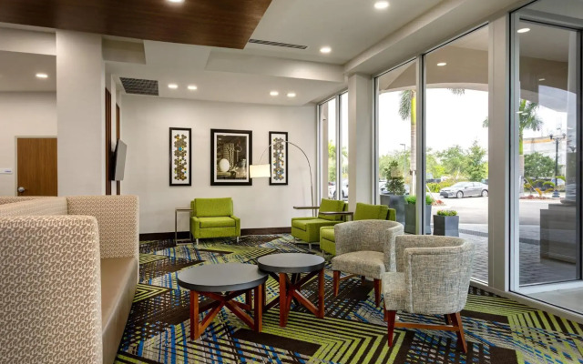 Holiday Inn Express & Suites Miramar