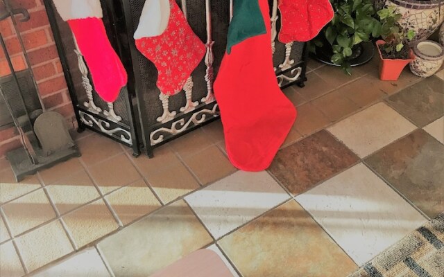 Grand View Plaza Inn & Suites