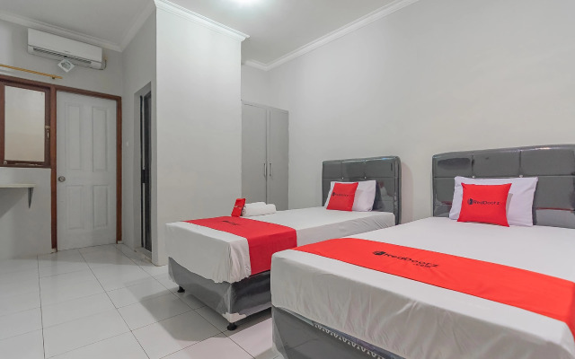 RedDoorz Plus @ Bukit Cinta Street