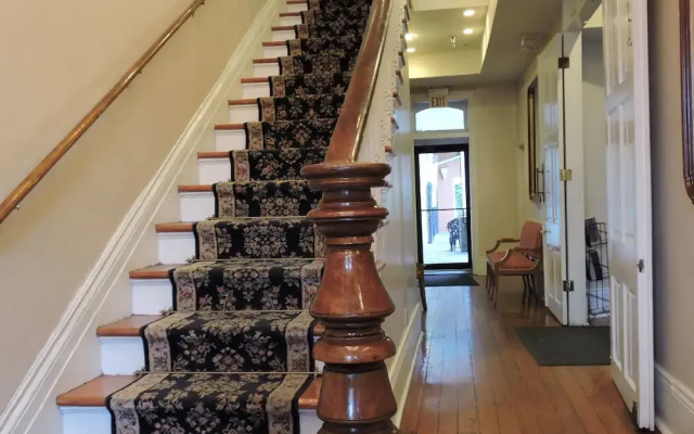 New Orleans Courtyard Hotel and Suites by the French Quarter