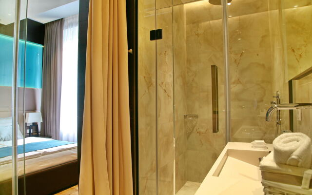 Maccani Luxury Suites