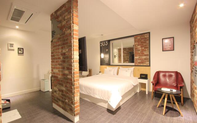 Couple Hotel
