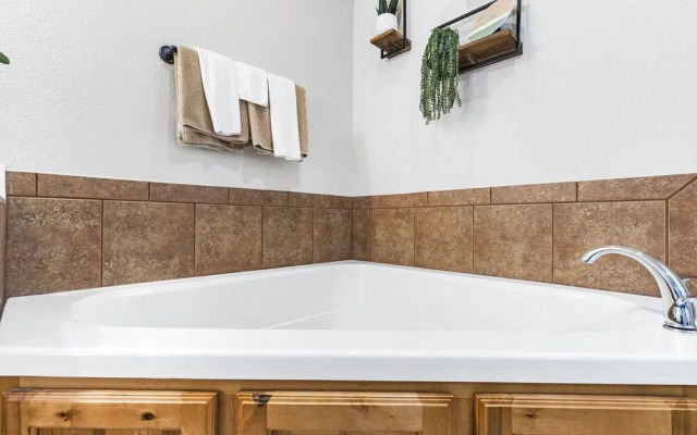 Whispering Creek - In the Heart of Ozarks, Near DT!